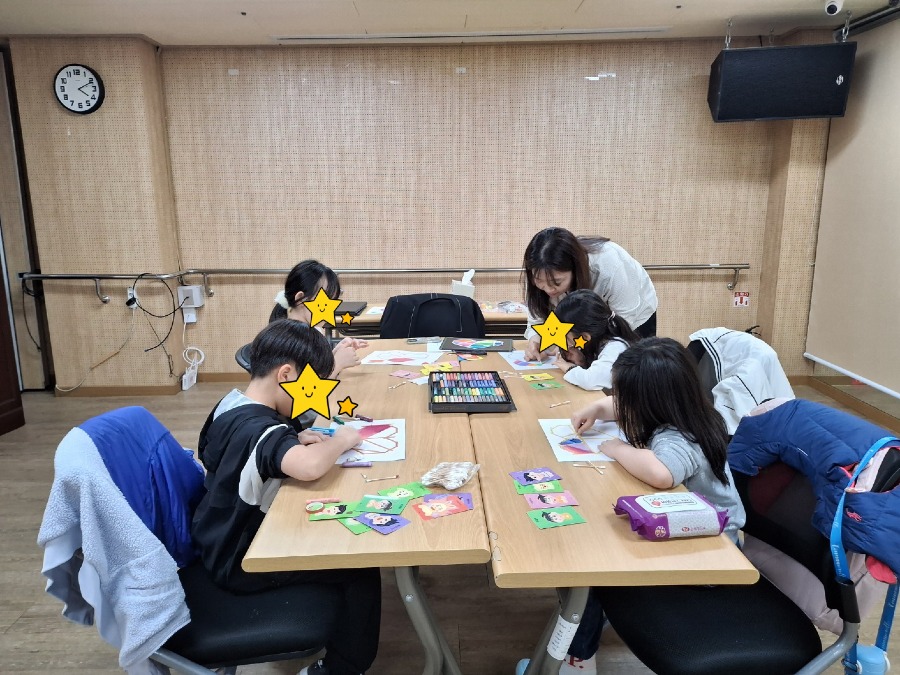 04.03 집단미술 활동사진.jpg